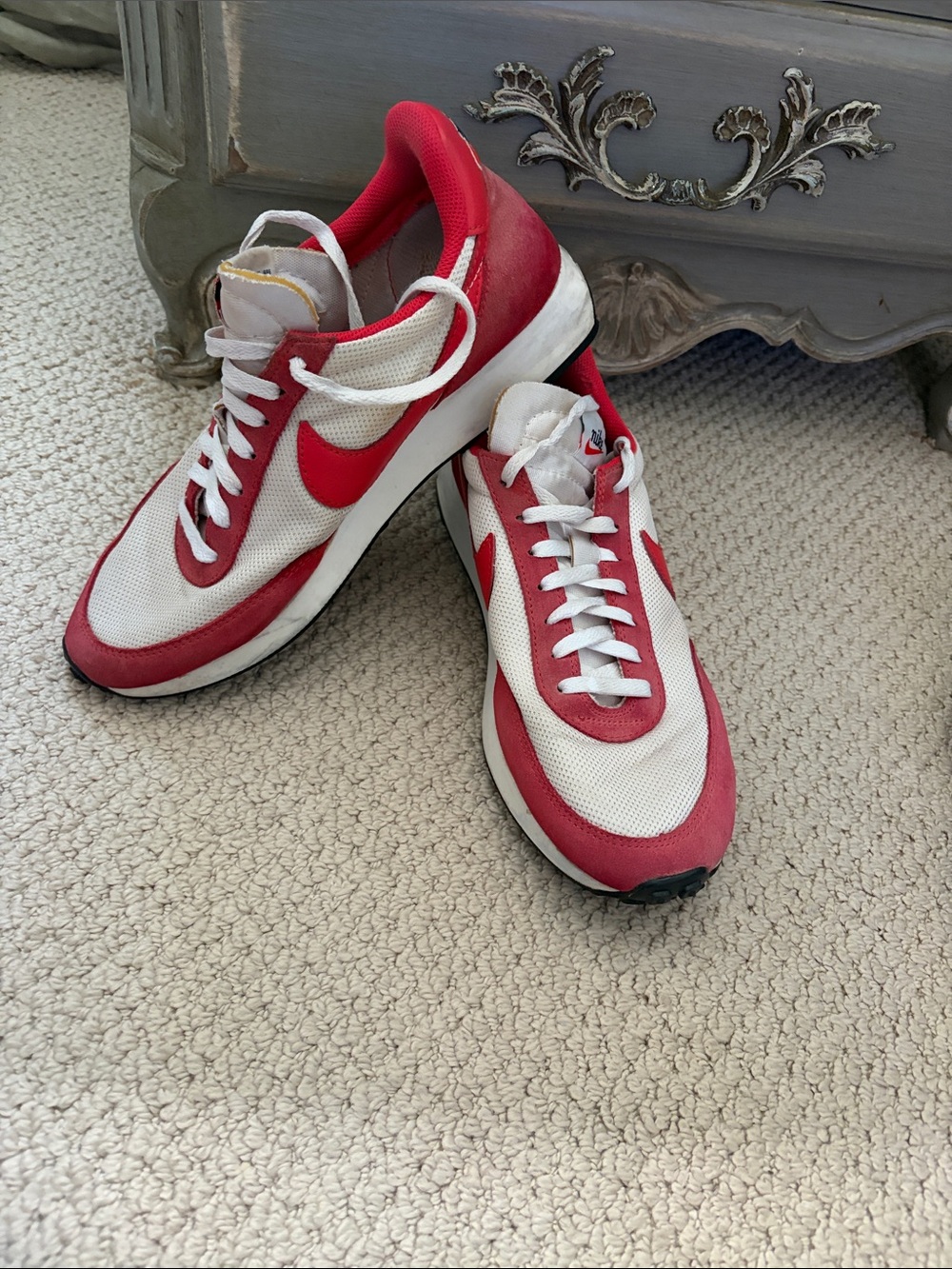 Nike White and Red Low-Top Running Sneakers